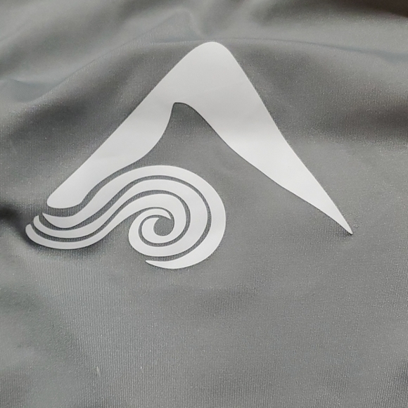 NWT Kanu Surf Sun Protection Rash Guard - Picture 2 of 5